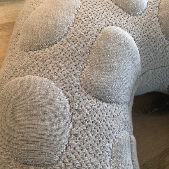 Nook Niche Organic Nursing Pillow - Picture 3 of 5